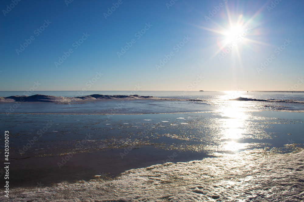 Obraz premium early spring sea landscape with ice and water