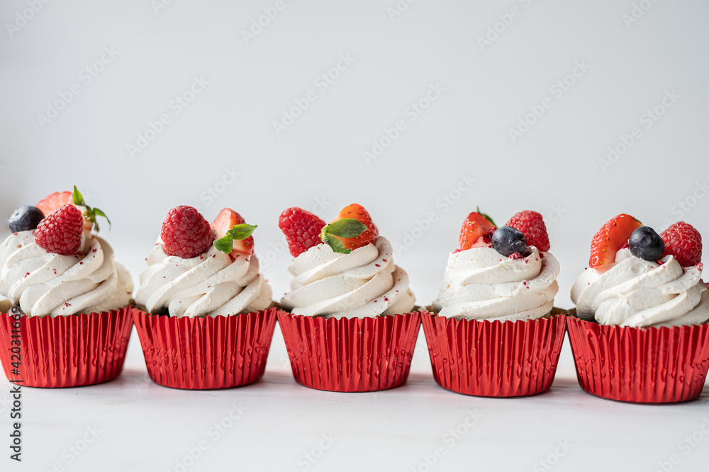 fresh cream and fruit red valentines day love cakes muffin cupcakes fresh cream and fruit red valentines day love cakes muffin cupcakes
