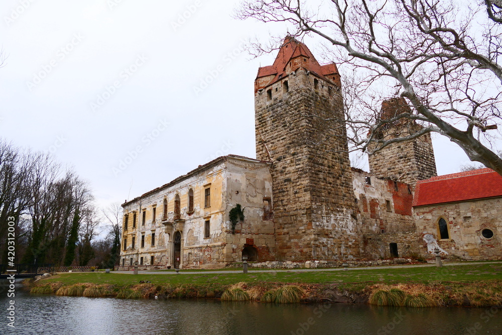 Schlossruine Schloss Pottendorf