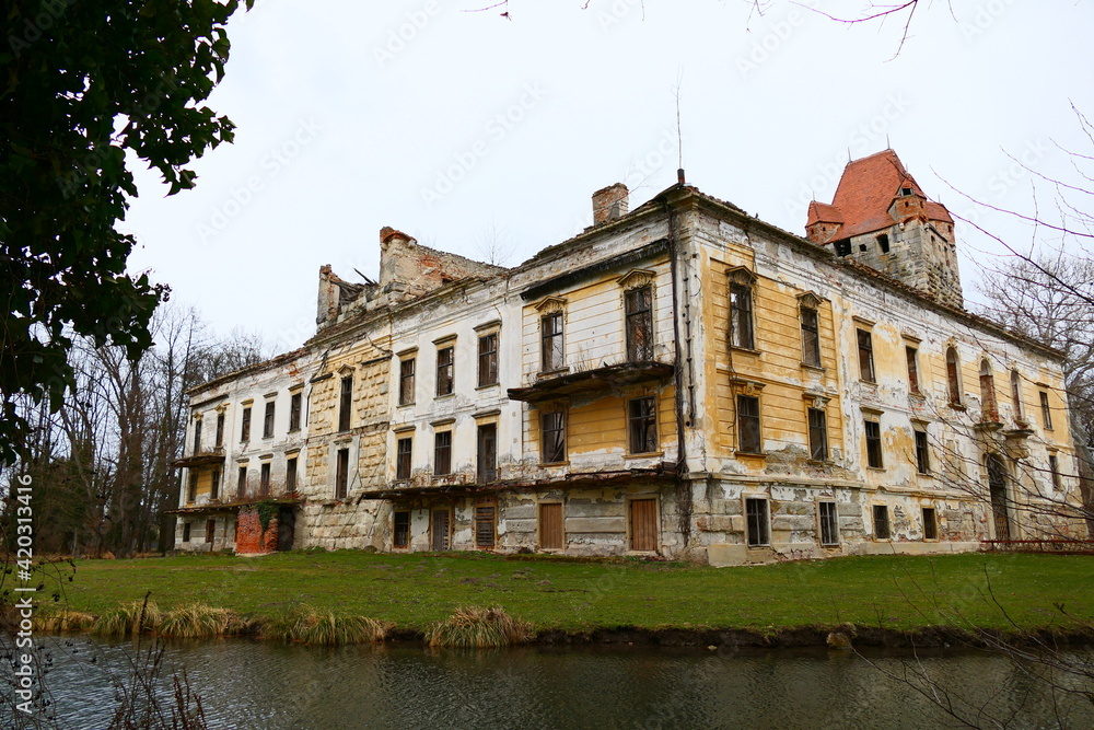 Schlossruine am Schlossteich Schlossruine am Schlossteich