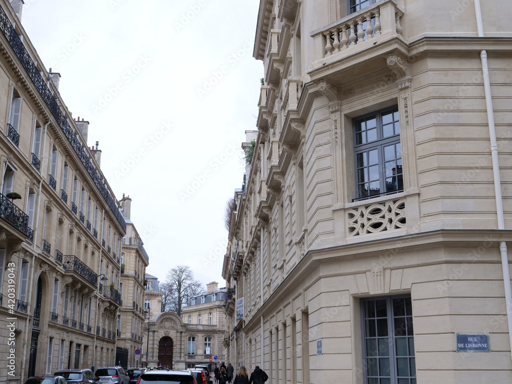 Some facade in the 8th borough of Paris.