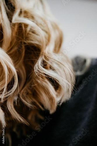 hairdresser coloring blonde balayage hair