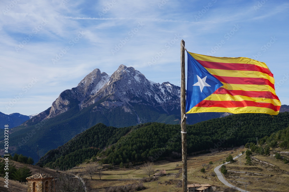 Fototapeta premium Pedraforca, la montanya màgica de Catalunya