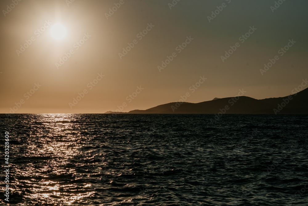 Obraz premium sunset over the sea