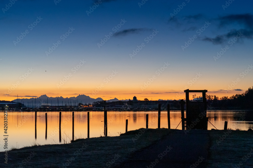 Obraz premium Winter Sunrise Dawn From Flintstone Park Oak Harbor Washington