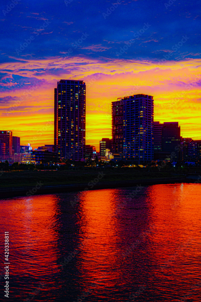 Fototapeta premium みなとみらいのマンション群と夕暮れ