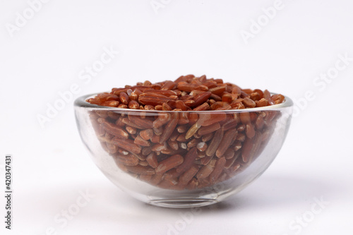 Brown low glycaemic index gi rice in glass bowl on white background © oqba