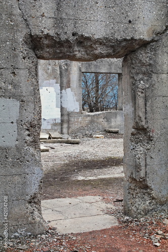Fototapeta Naklejka Na Ścianę i Meble -  Adandoned Concrete Structure in Ruins