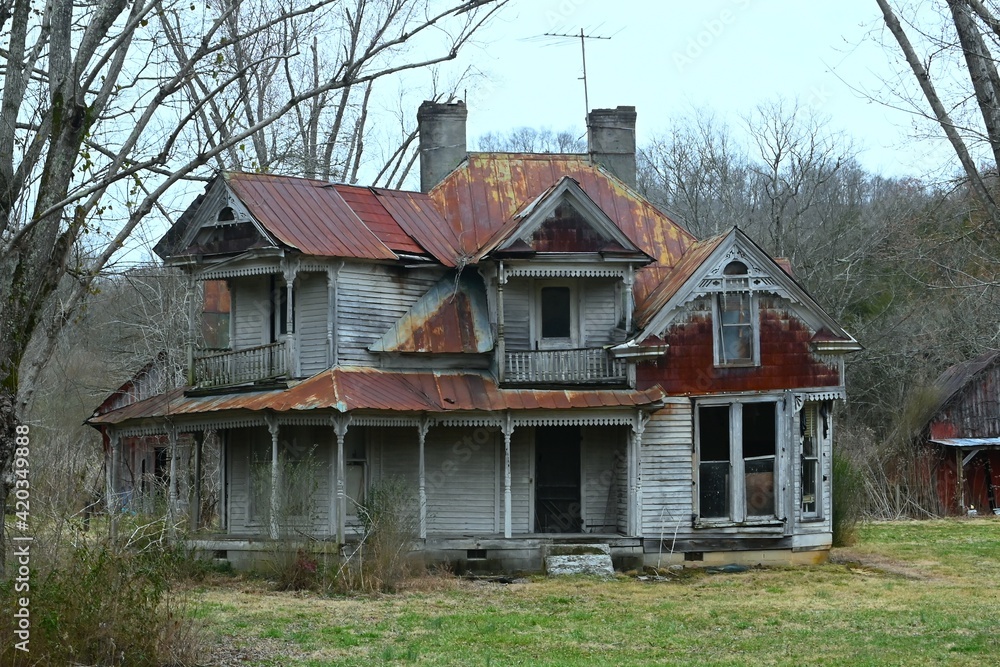 Old, Abandoned House on a Rural Kentucky Road Old, Abandoned House on a Rural Kentucky Road