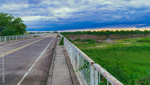 puente chaco - formosa que cruza el río Bermejo © ClauZerr