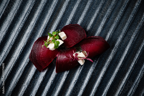 Obraz na płótnie nigiri with beetroot and micro greens