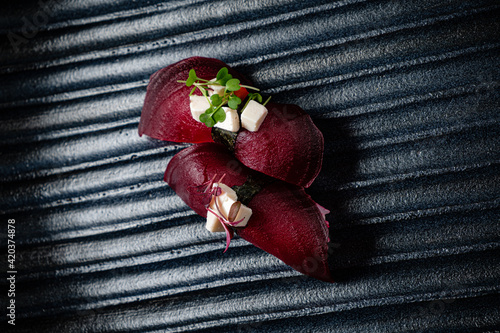 Obraz na płótnie nigiri with beetroot and micro greens