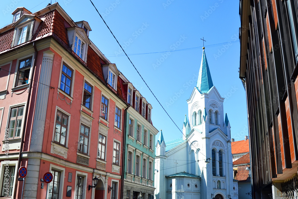 Obraz premium Our Lady of Sorrows Church (Latvian: Sapju Dievmates Romas katolu baznica) is a Roman Catholic church in the Old Town of Riga in a sunny day. Latvia, Baltic States.