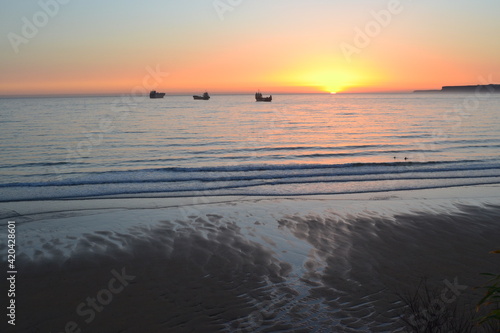 Amanecer y Mares