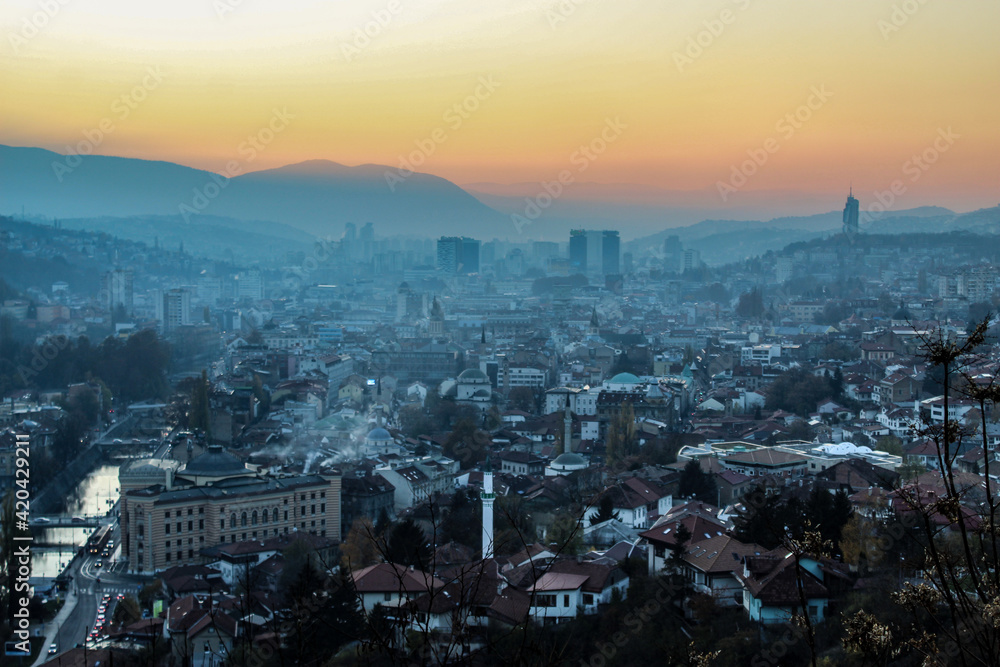 Obraz premium Colorful sky and sunset over Sarajevo. The city of Sarajevo in the fall before winter. Sarajevo, Bosnia and Herzegovina.