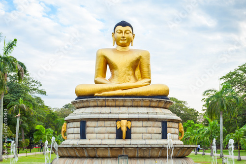 Viharamahadevi Park in Colombo photo