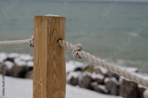 Barrage. Marine rope. Node. Old rope.