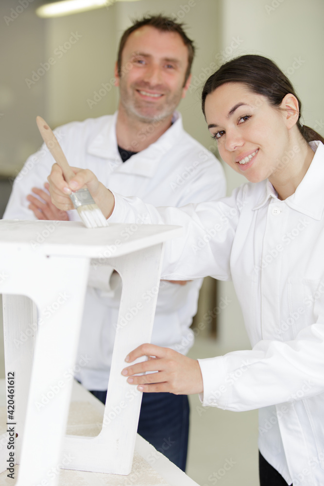 Obraz premium male painter with a female apprentice