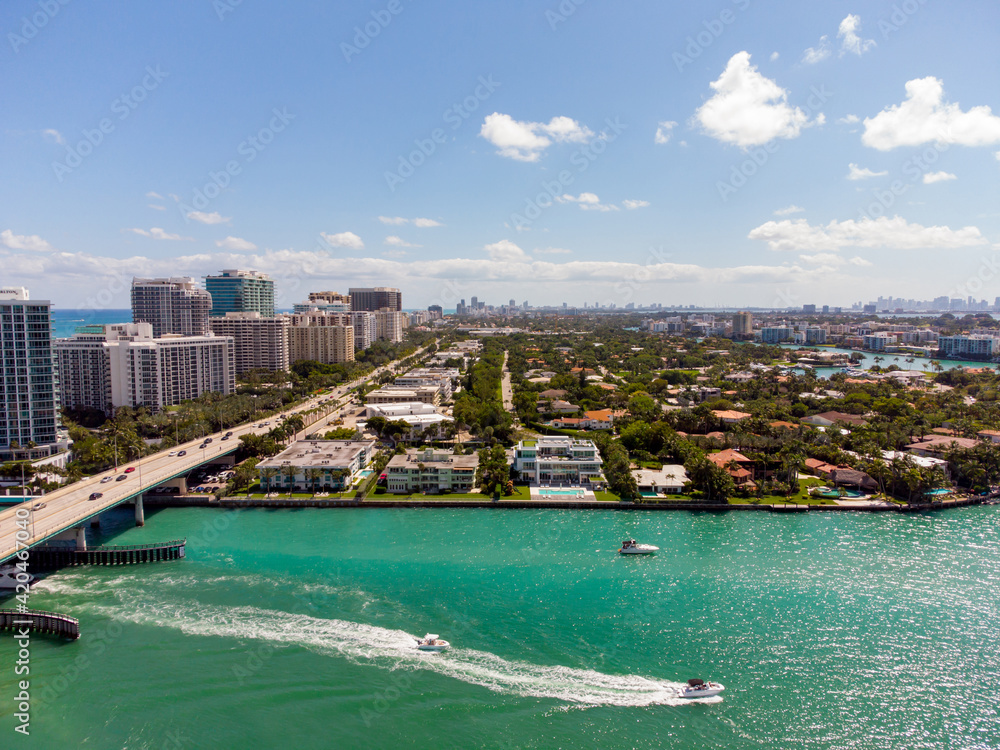 Naklejka premium Upscale homes in Bal Harbour Miami FL USA