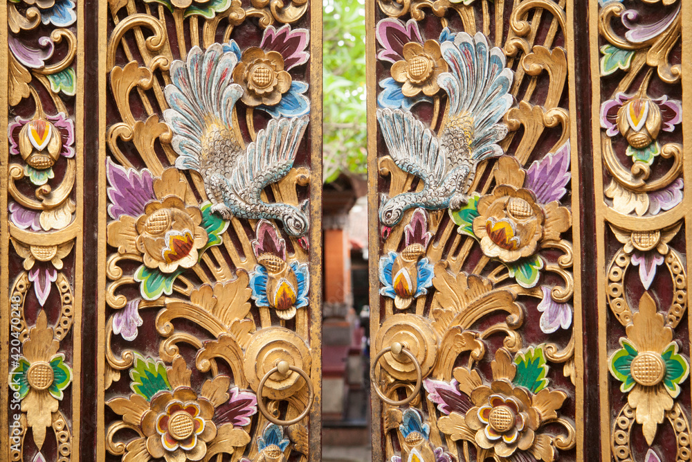 Porte d'un temple hindou à Ubud, sur l'île de Bali
