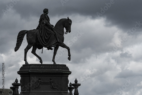 König Johann von Sachsen Statue vor der Semperoper Dresden