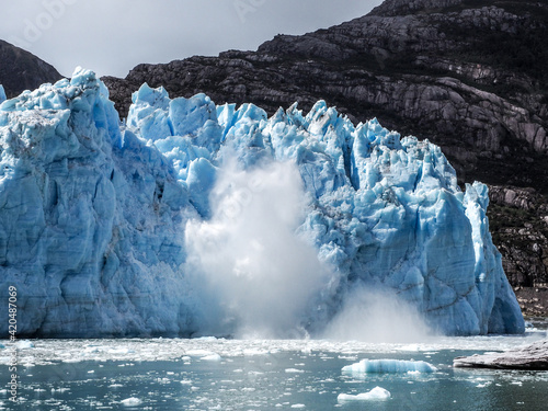 Foto Calving and roaring glaciers seen on an expedition in southern Patagonia, Chile