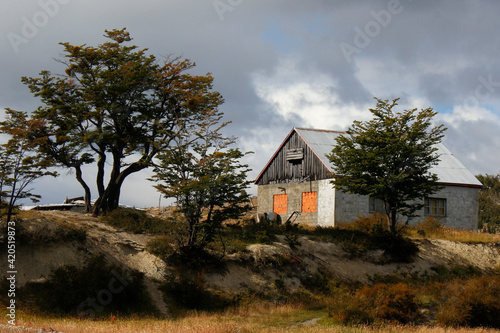 Fototapeta Naklejka Na Ścianę i Meble -  abandoned house