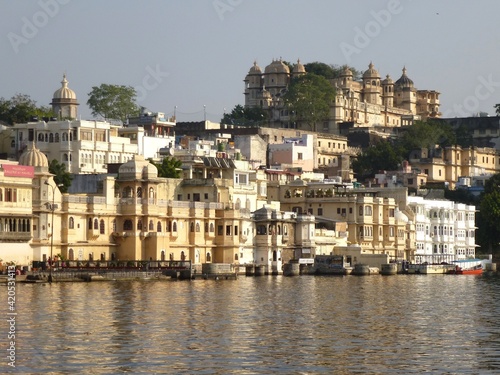 Skyline of Udaipur and lake Pichola © Christian