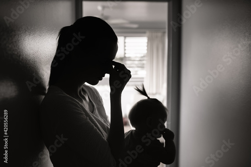 Εκτύπωση καμβά Tired mother taking care of child