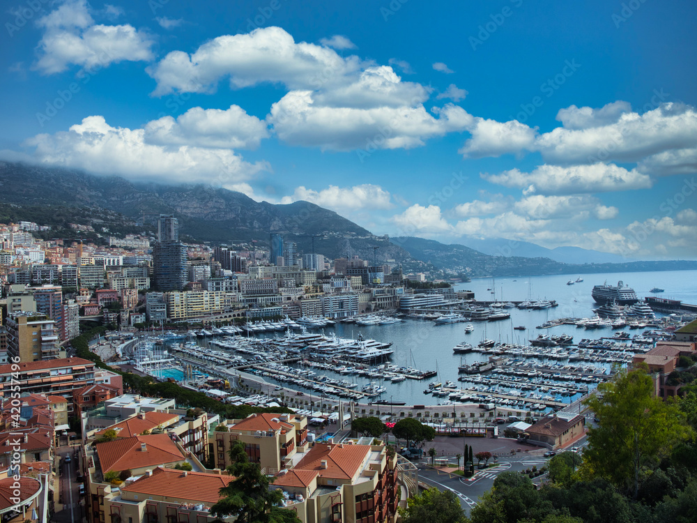 Naklejka premium Beautiful cityscape of Monaco and the harbour