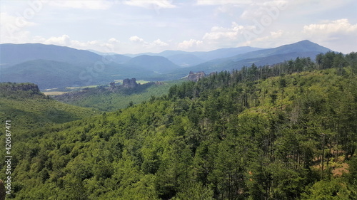 Tiefe Wälder Bulgariens bei Belogradtschik