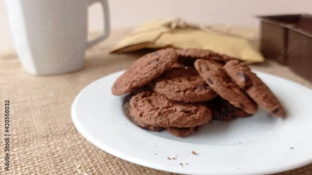 breaking the biscuit before eating it breaking the biscuit before eating it