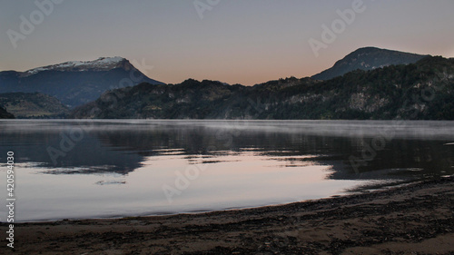 Fototapeta Naklejka Na Ścianę i Meble -  Sunrise over the lake.