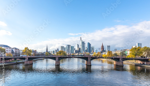 Frankfurt-Skyline-Bruecke