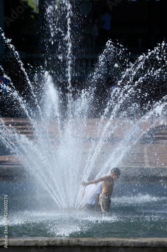 Fototapeta Naklejka Na Ścianę i Meble -  Usa, Oregon, Portland. Boy playing in Peninsula Park fountain.