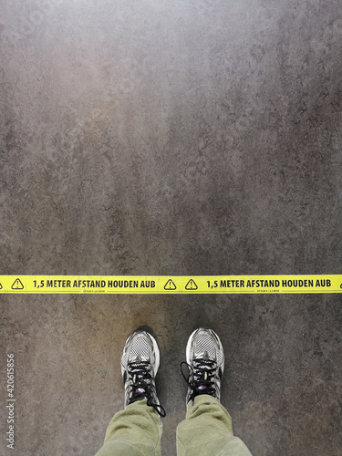 Anderhalvemetersamenleving: 5 feet distance society