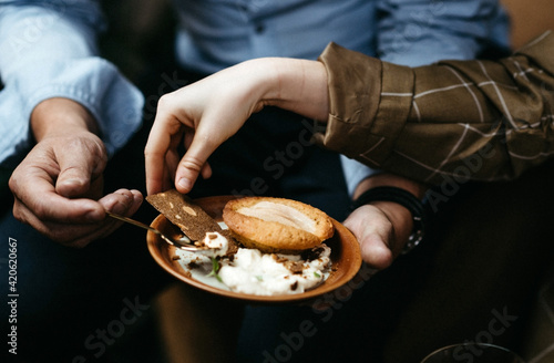 sharing an apple pie photo