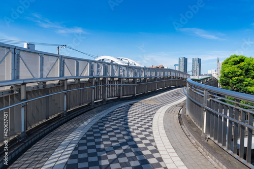 しおかぜ橋に続く螺旋の自転車道 日本東京