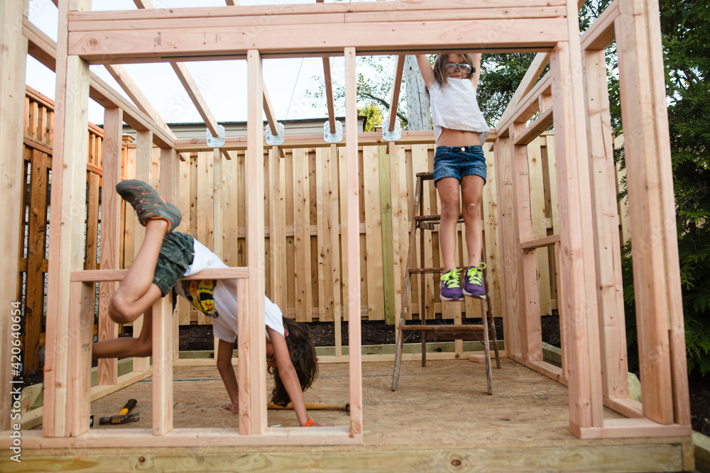 kids building a club house kids building a club house