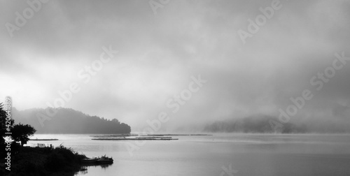 한국 청주시티 대청호수 아침 물안개 풍경, 흑백사진 