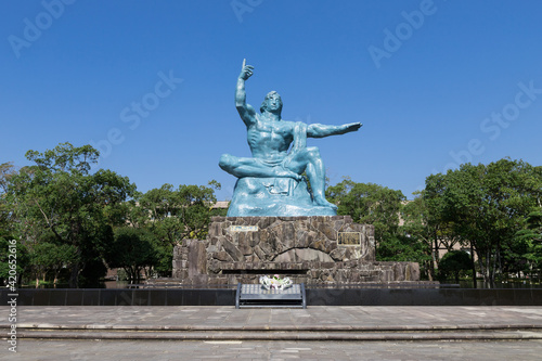 Wallpaper Mural 長崎市平和公園　平和祈念像 Torontodigital.ca