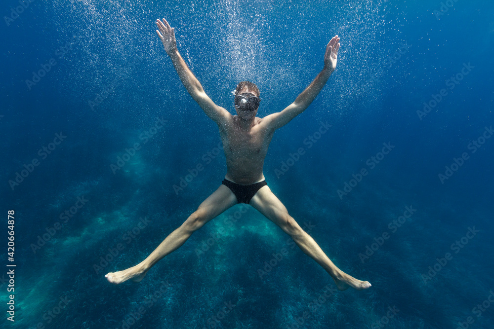 Having Fun Underwater in the Sea Having Fun Underwater in the Sea
