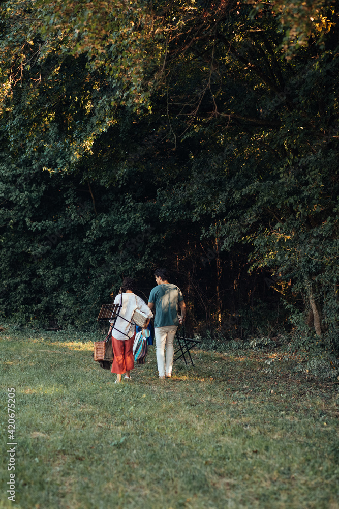 Looking for a Picnic Spot Looking for a Picnic Spot