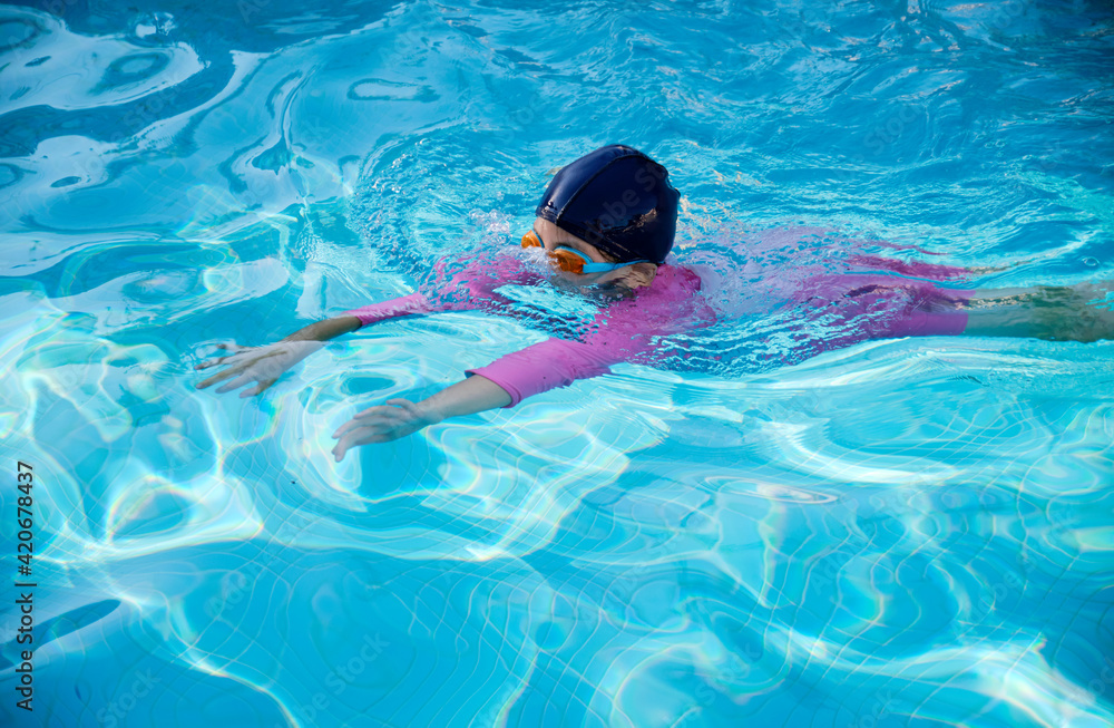 Beautiful little Asian girl playing in the swimming pool Stock Photo ...