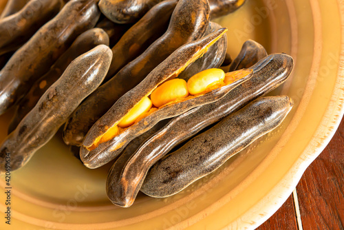 Boiled pods of Mucuna pruriens are placed on a plate.