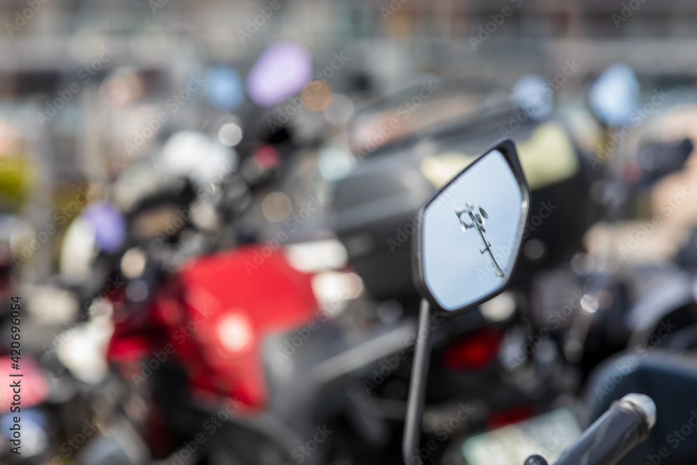 Fototapeta premium オートバイ用の駐輪場