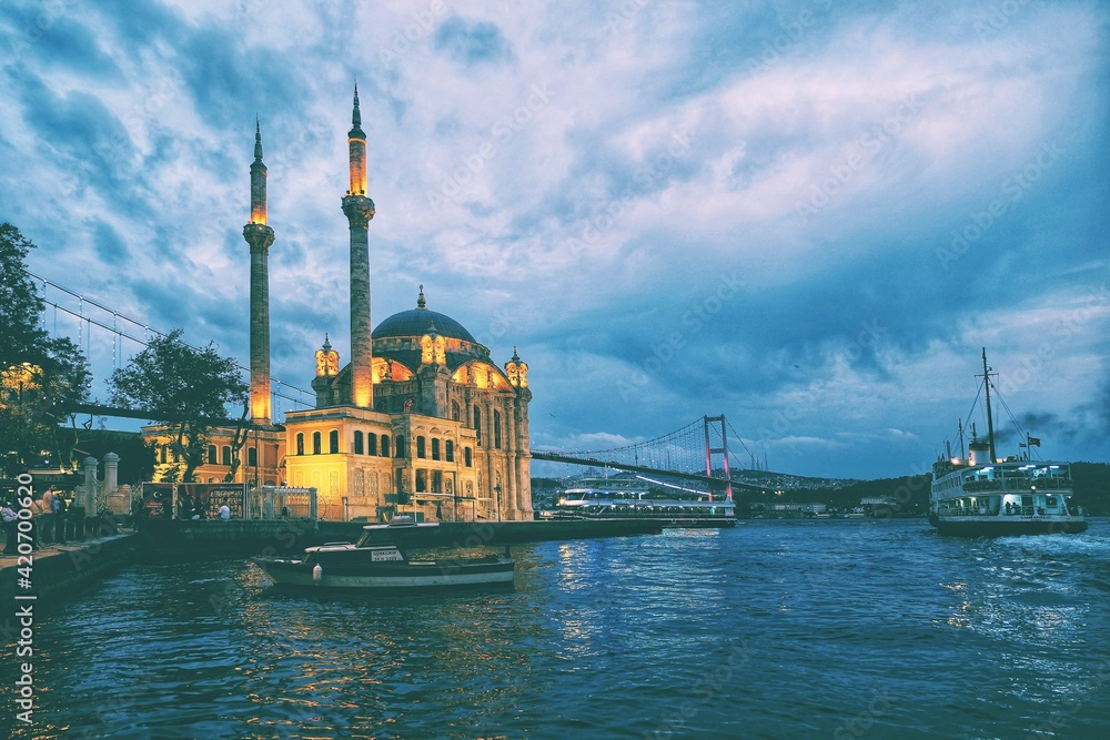 Obraz premium Istanbul Ortakoy Mosque Sunset