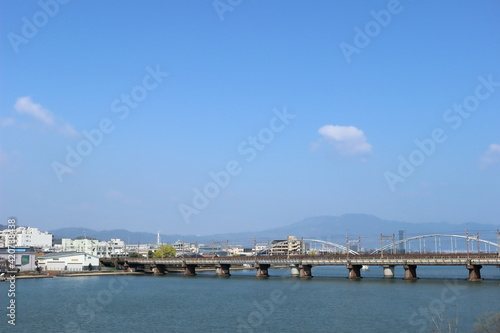 瀬田川を渡るJR鉄橋 © So Takinoiri