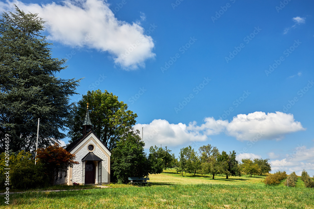 Eine kleine Kapelle auf einer Wiese im Allgäu. Deutschland, Bayern, Allgäu, Kapelle,
Eine kleine Kapelle auf einer Wiese im Allgäu. Deutschland, Bayern, Allgäu, Kapelle,