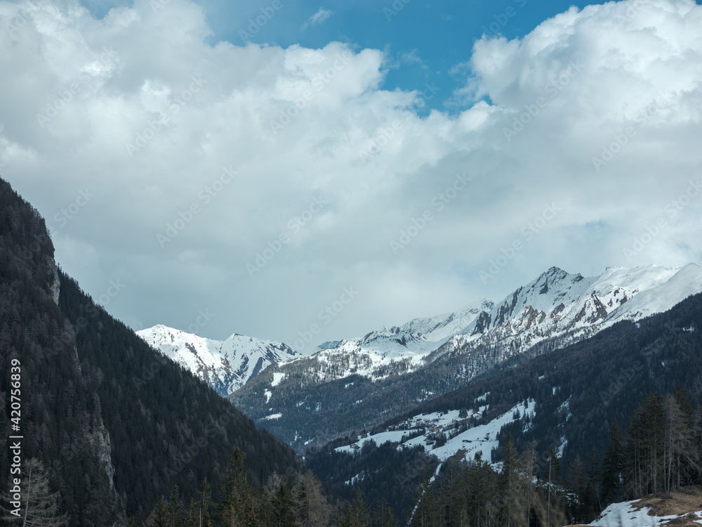 Wolken in den Bergen